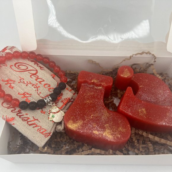 Santa's Here! Soap Box with Bracelet - Picture 2 of 2